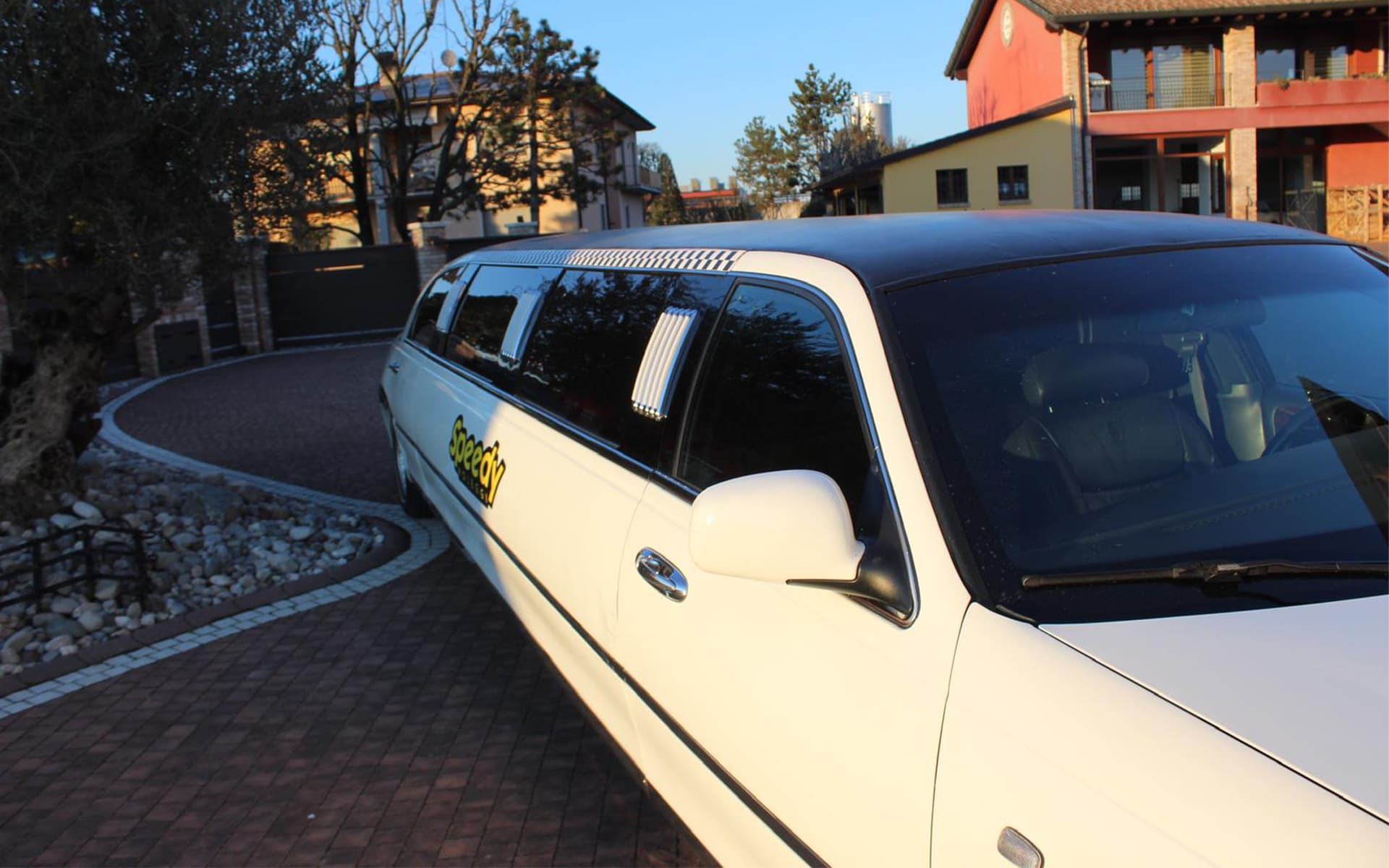 limousine-lincoln-royale-_0002_IMG-20220325-WA0041