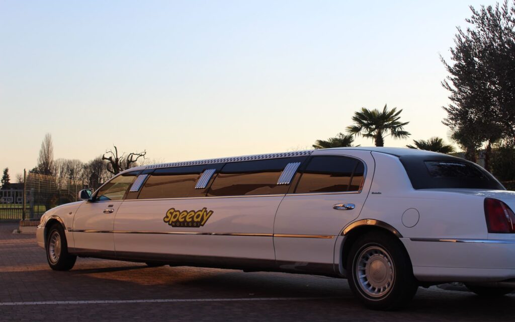 limousine lincoln royale home