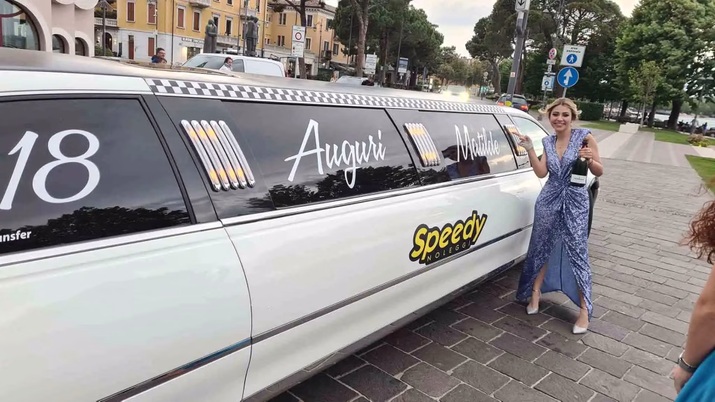 limousine per diciottesimi scritte personalizzate